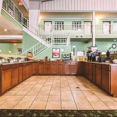 Sky-Palace Inn & Suites Mccook Kültér fotó