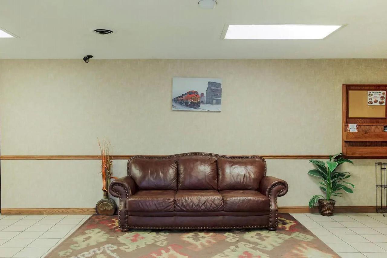 Sky-Palace Inn & Suites Mccook Kültér fotó