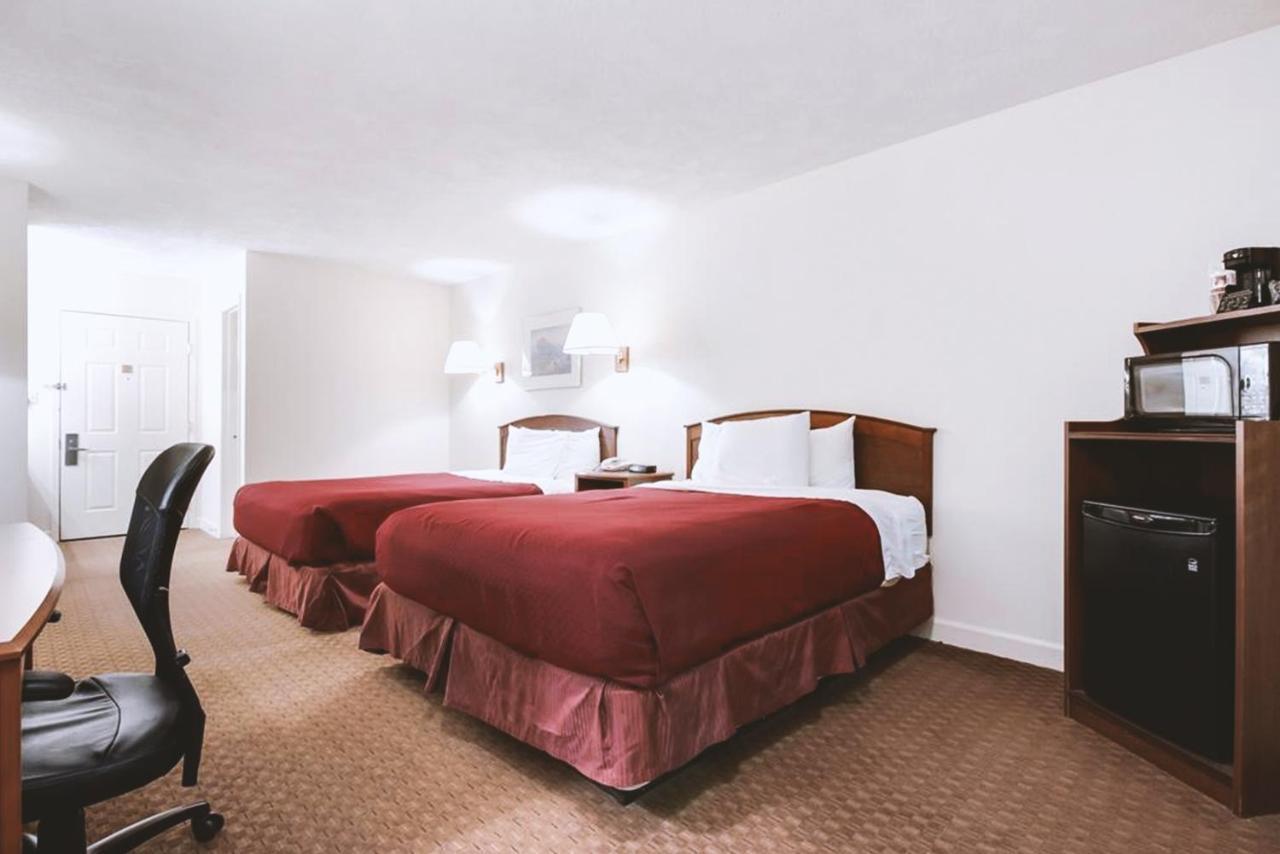 Sky-Palace Inn & Suites Mccook Kültér fotó