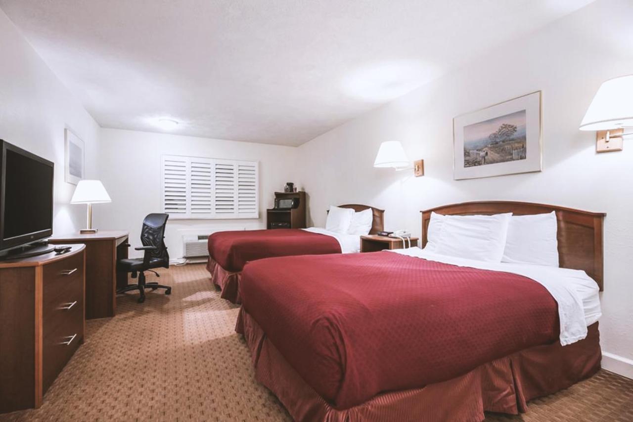 Sky-Palace Inn & Suites Mccook Kültér fotó