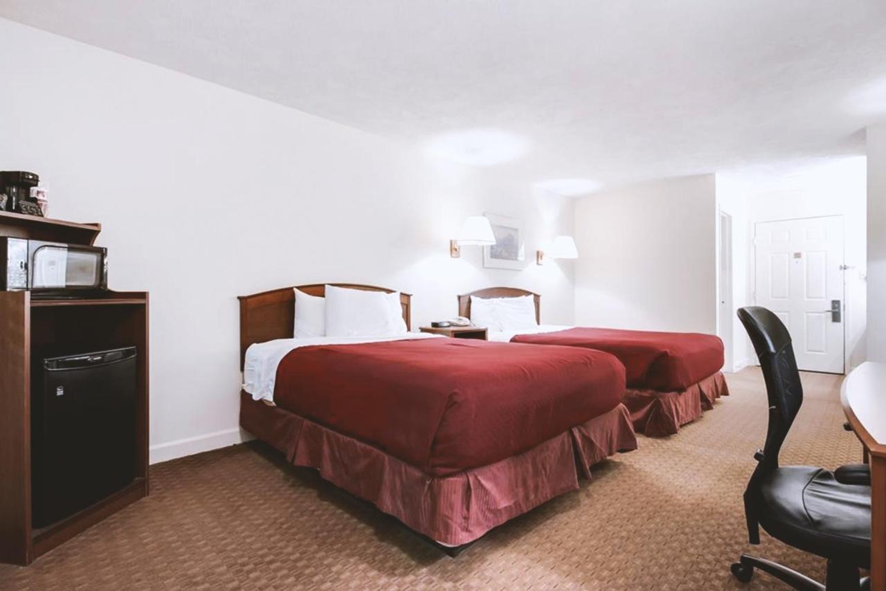 Sky-Palace Inn & Suites Mccook Kültér fotó