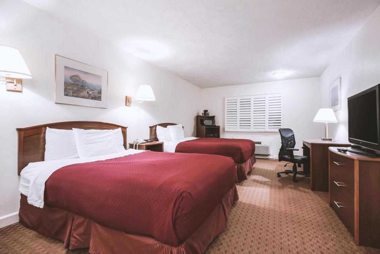 Sky-Palace Inn & Suites Mccook Kültér fotó