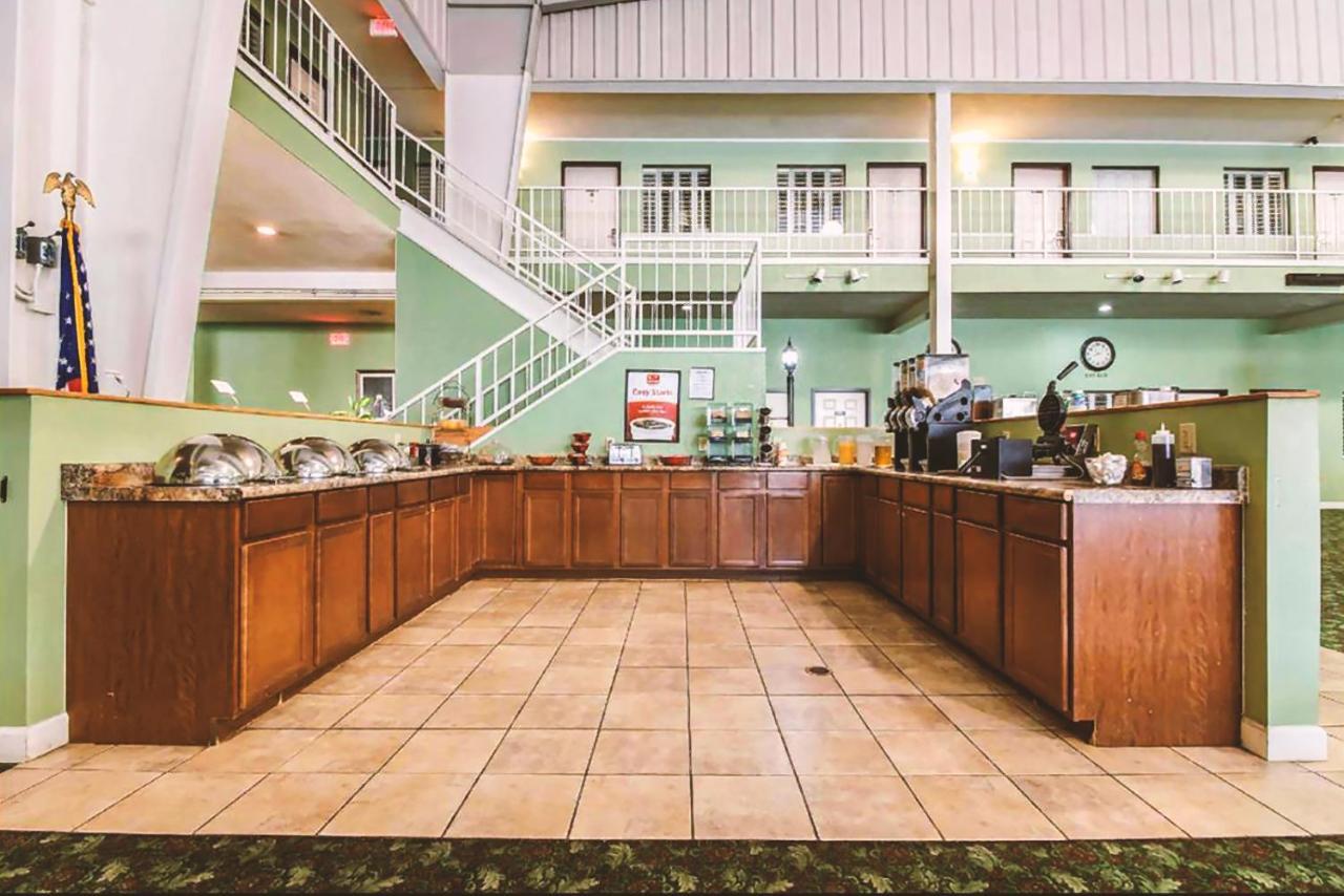 Sky-Palace Inn & Suites Mccook Kültér fotó