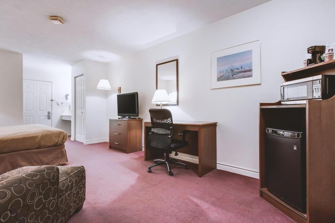 Sky-Palace Inn & Suites Mccook Kültér fotó